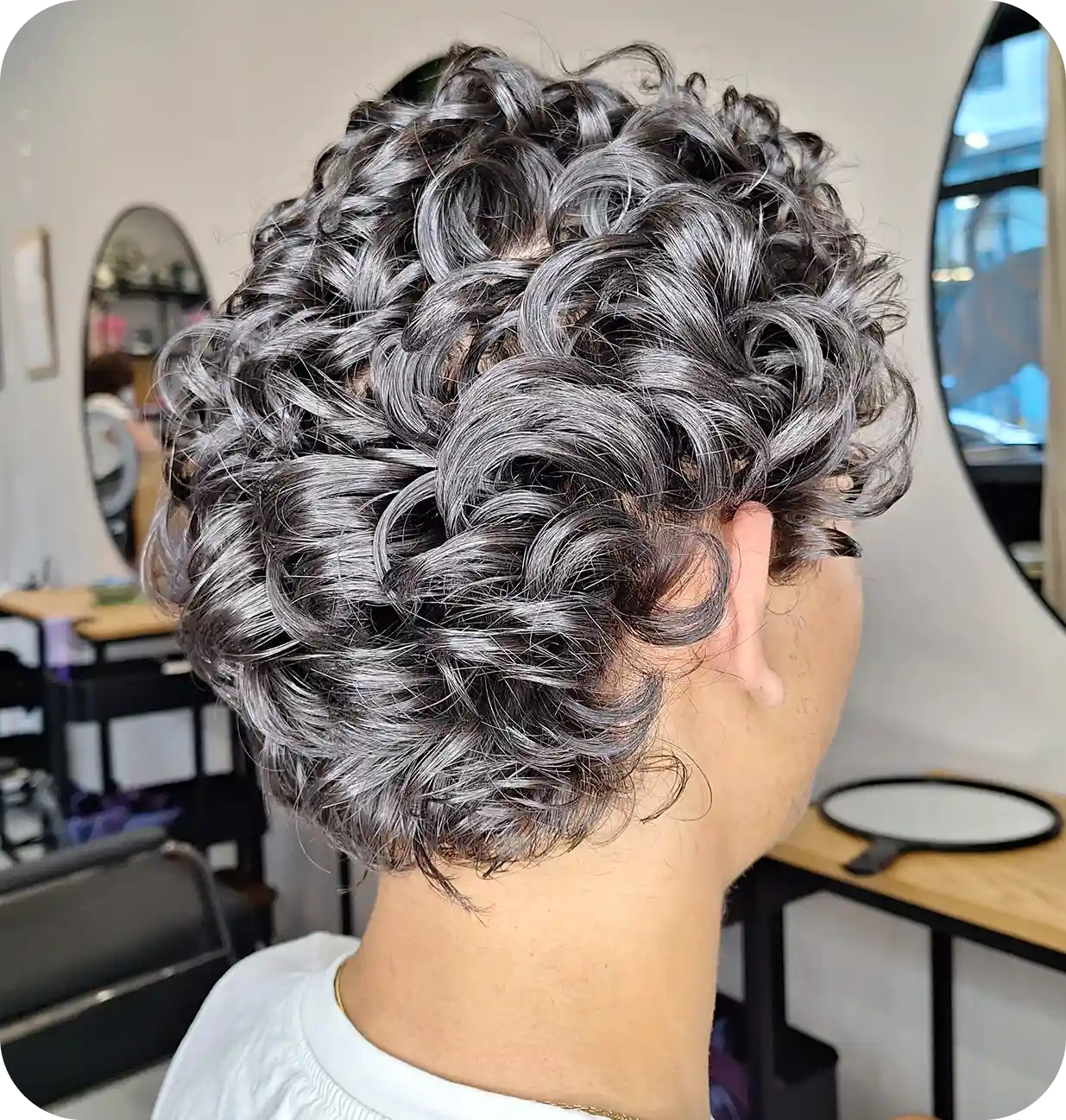 Męskie strzyżenie włosów kręconych w HappyCurls